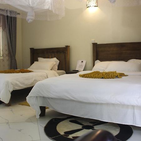Montane Safaris Hotel Fort Portal Exterior foto